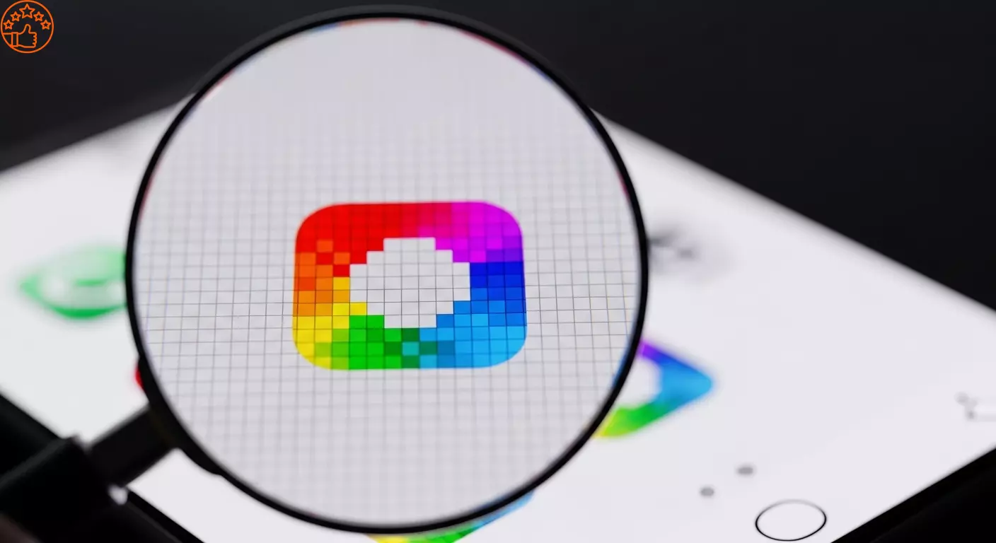 Uma vis&atilde;o macro de uma tela de smartphone, com uma lupa focando e ampliando os pixels individuais que formam um &iacute;cone de aplicativo.